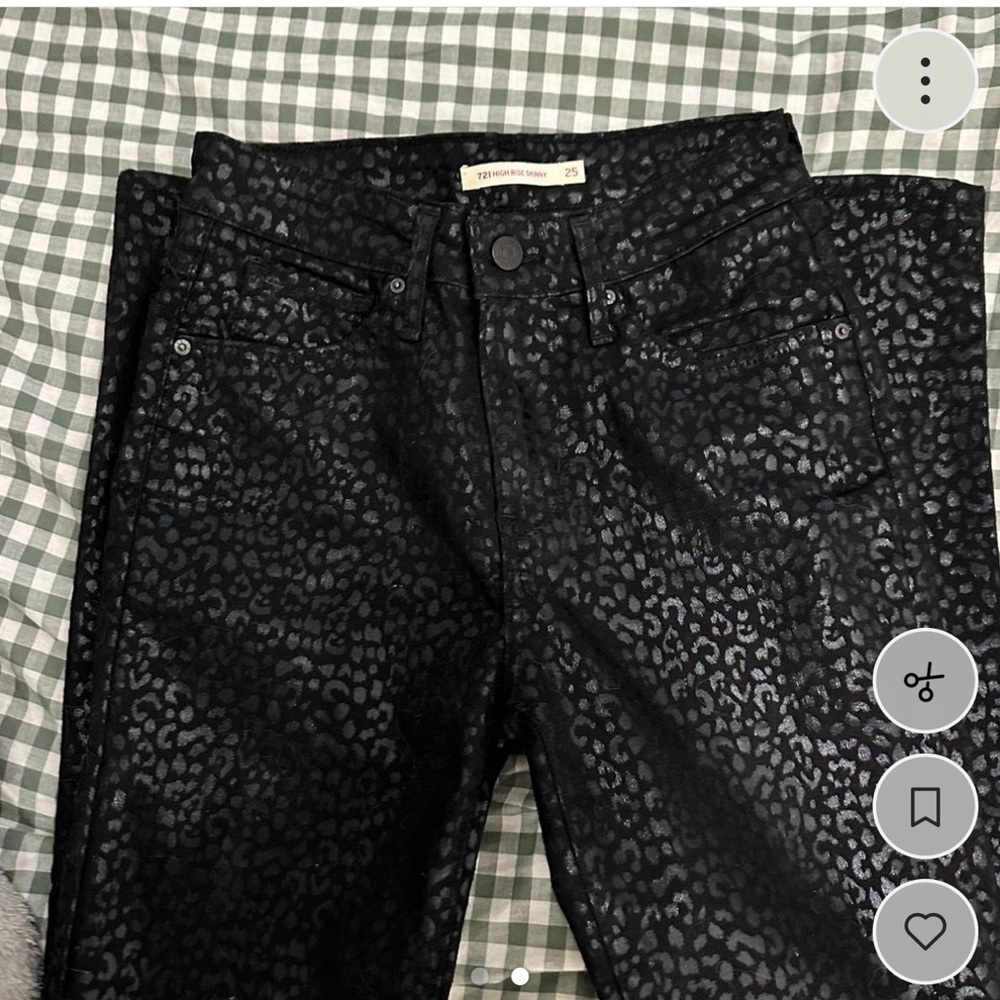 Levi’s - Picture 2 of 2